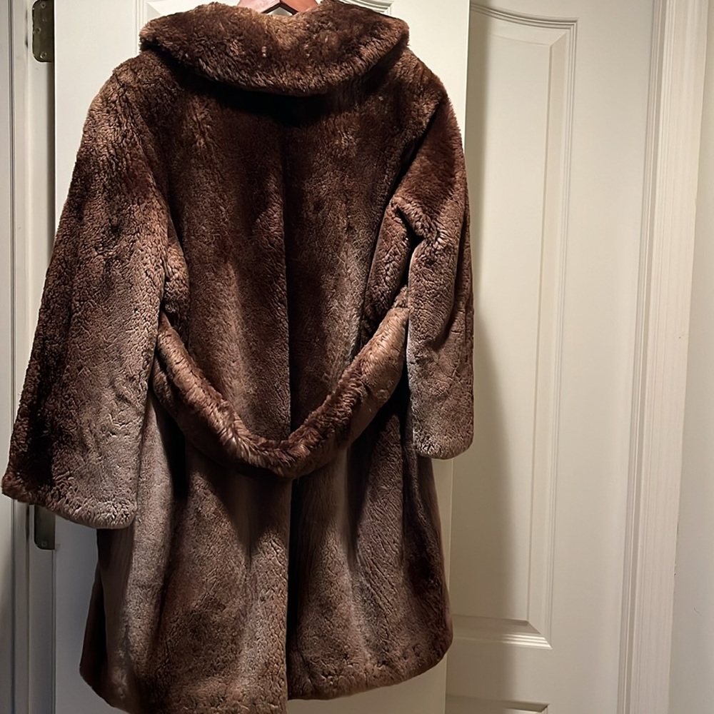 Authentic vintage fur coat- wears like a small, no size tag… GORGEOUS - Picture 5 of 7